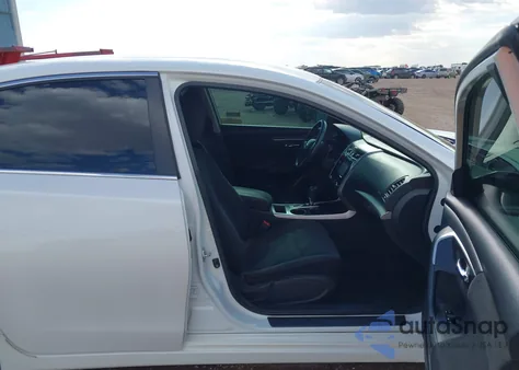 2015 Nissan Altima 2.5 S z USA, uszkodzony, nr VIN 1N4AL3APXFC101696